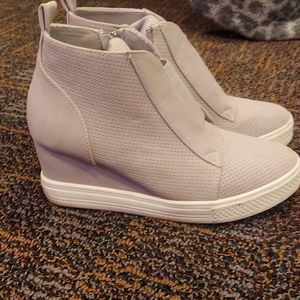 Grey cute he'll boots